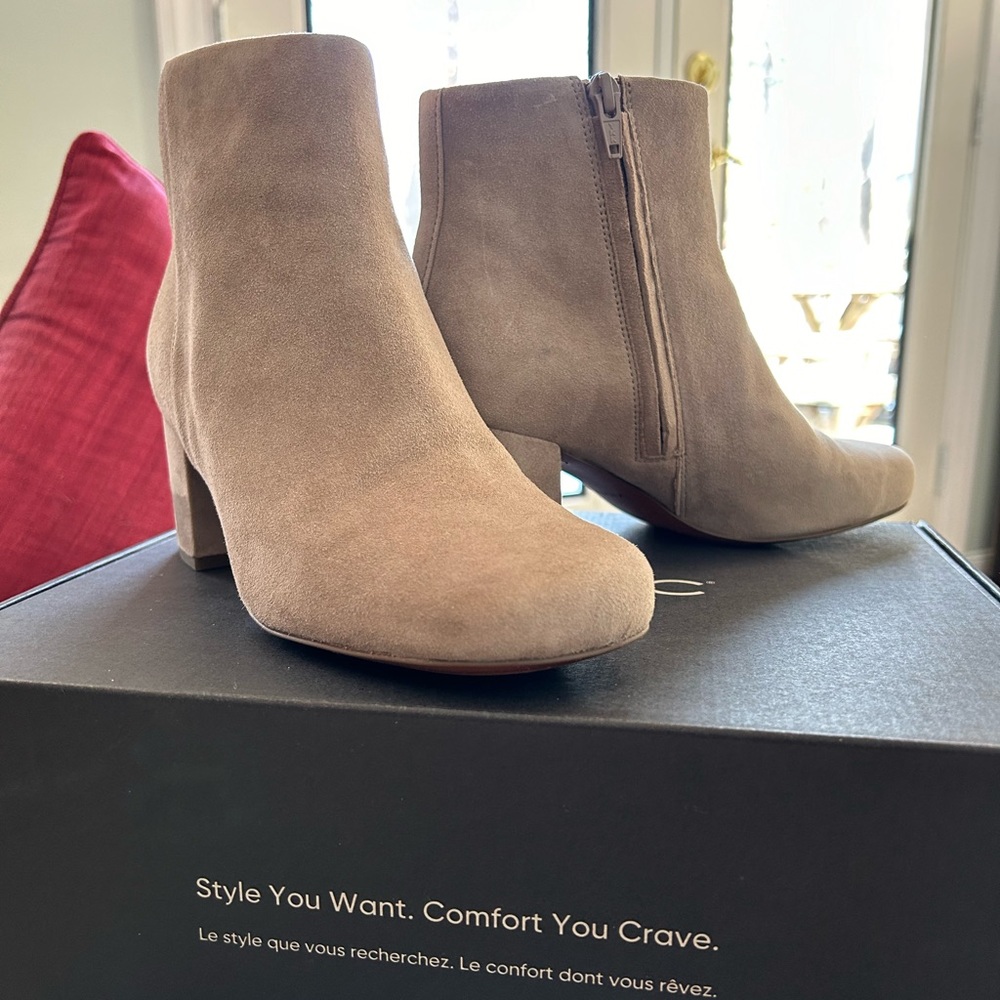 COPY - Vionic size 8, Sibley Taupe, suede boots